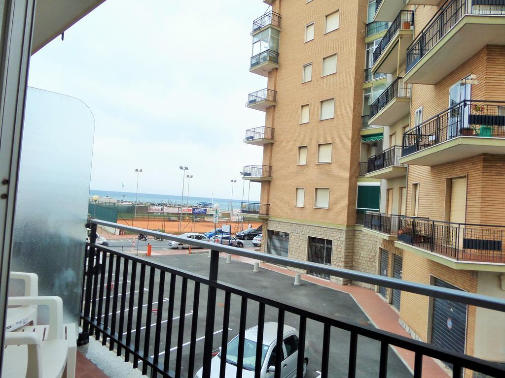 Hotel Lucerna Arma di Taggia Esterno foto